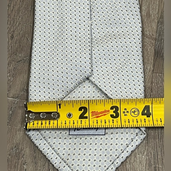 Brioni Tie 100% Silk Made in Italy Subtle Geometric Business Power Tie EUC Lux - Picture 9 of 12